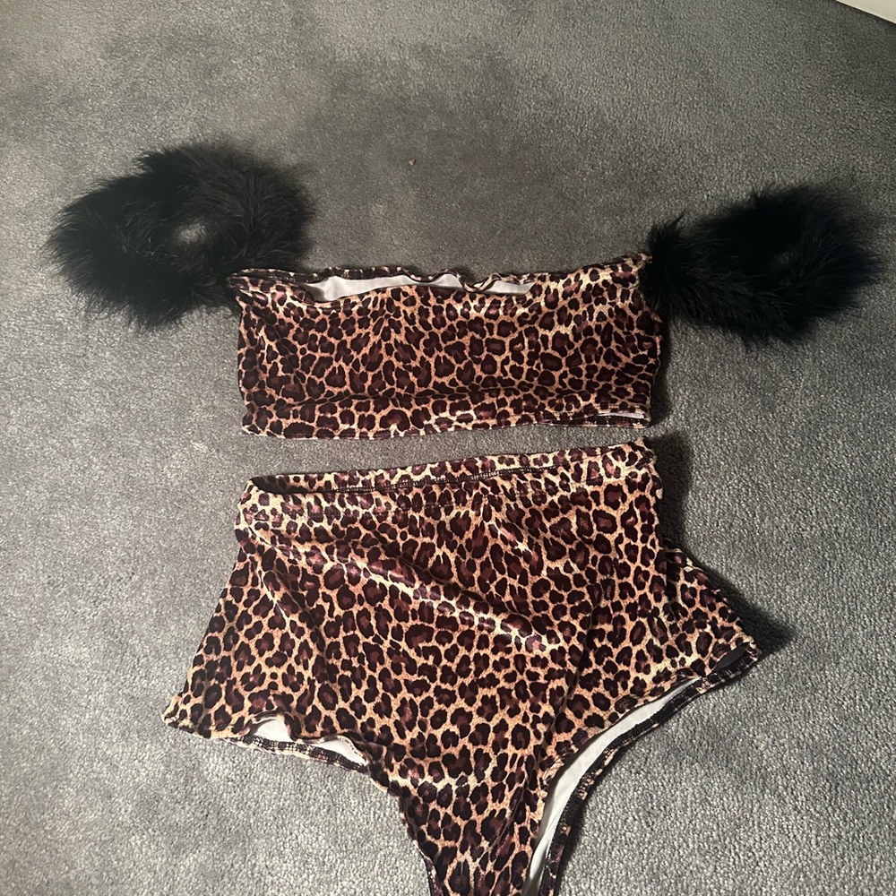 Leopard Print Women's Intimate Set with Black Accents